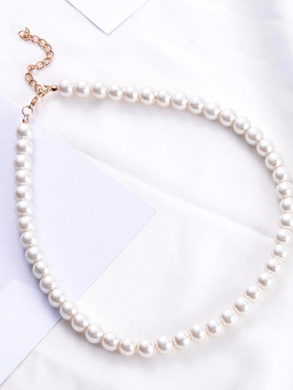 white round pearls necklace vh studios adjustable by a little chain